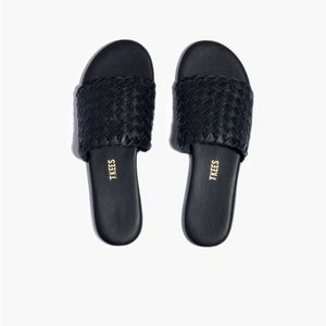 Tkees “Betty” sandals, size 9